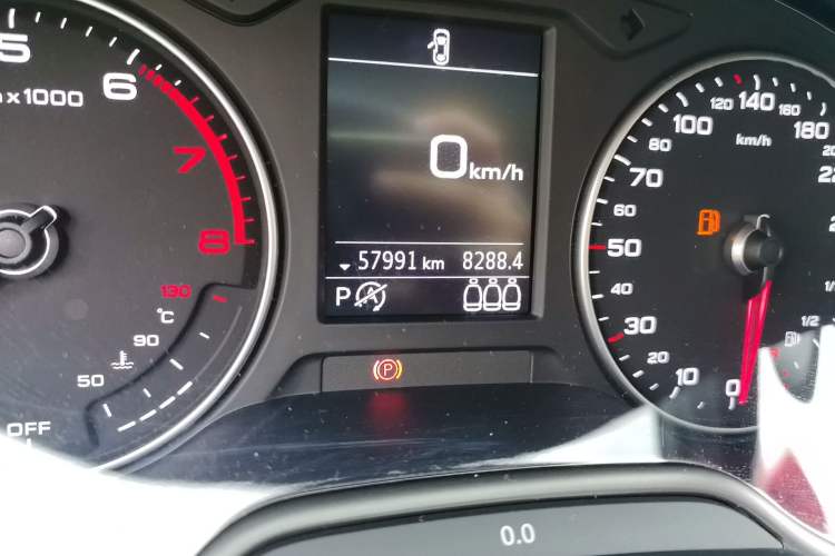 Used Audi Q2L 2020 35 TFSI Fashion Dynamic Model Odometer Close Up
