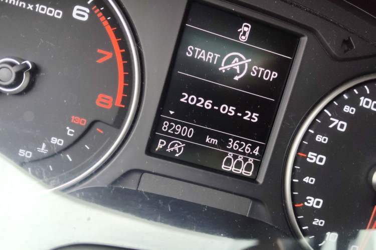 Used Audi Q2L 2020 35 TFSI Fashionable and Elegant Model Odometer Close Up