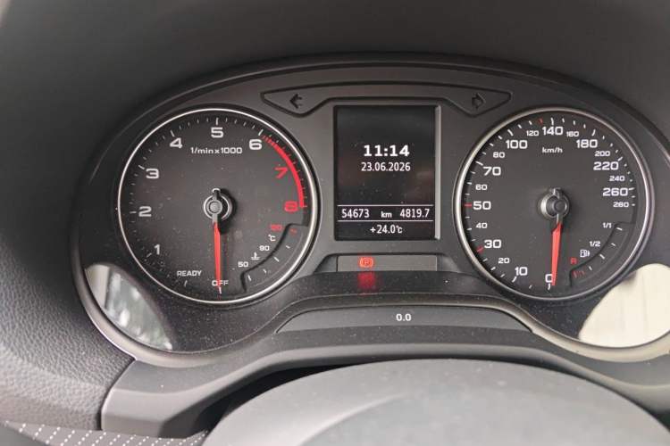 Used Audi Q2L 2020 35 TFSI Fashion Dynamic Model Odometer Close Up