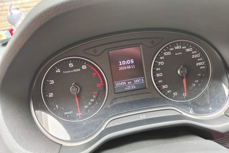 Used Audi Q2L 2020 35 TFSI Fashion Dynamic Model Odometer Close Up