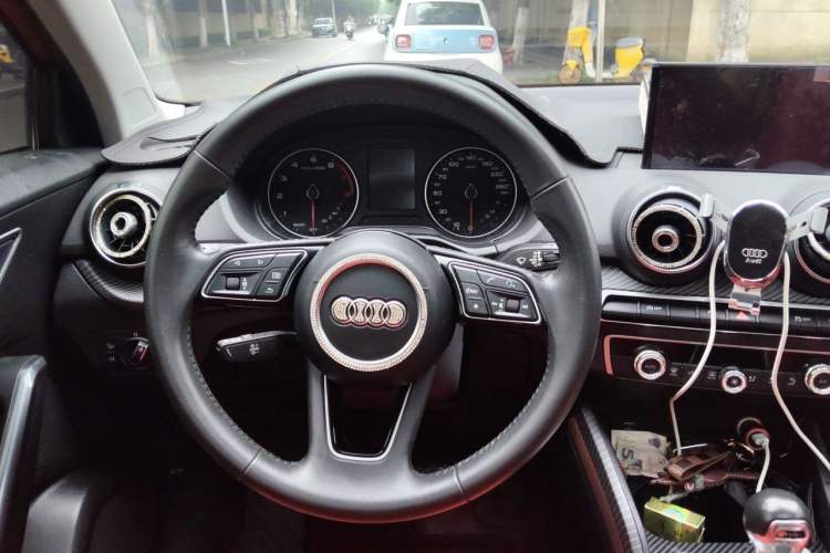 Used Audi Q2L 2020 35 TFSI Fashionable and Elegant Model Steering Wheel