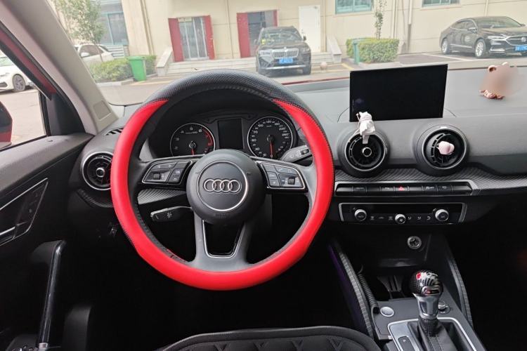 Used Audi Q2L 2020 35 TFSI Fashion Dynamic Model Steering Wheel