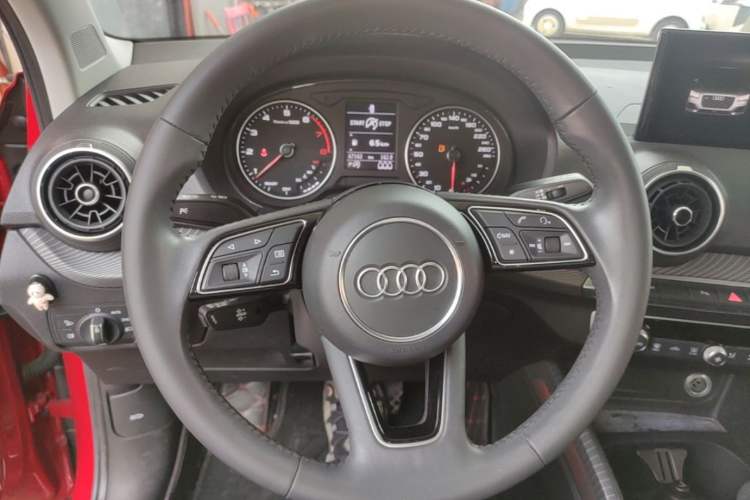 Used Audi Q2L 2020 35 TFSI Fashion Dynamic Model Steering Wheel
