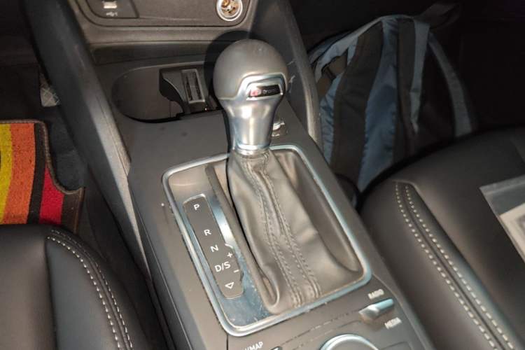 Used Audi Q2L 2020 35 TFSI Ambition Dynamic Edition Gear Lever