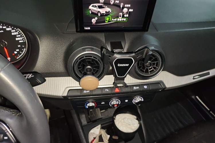 Used Audi Q2L 2020 35 TFSI Ambition Dynamic Edition Audio And AC Panel