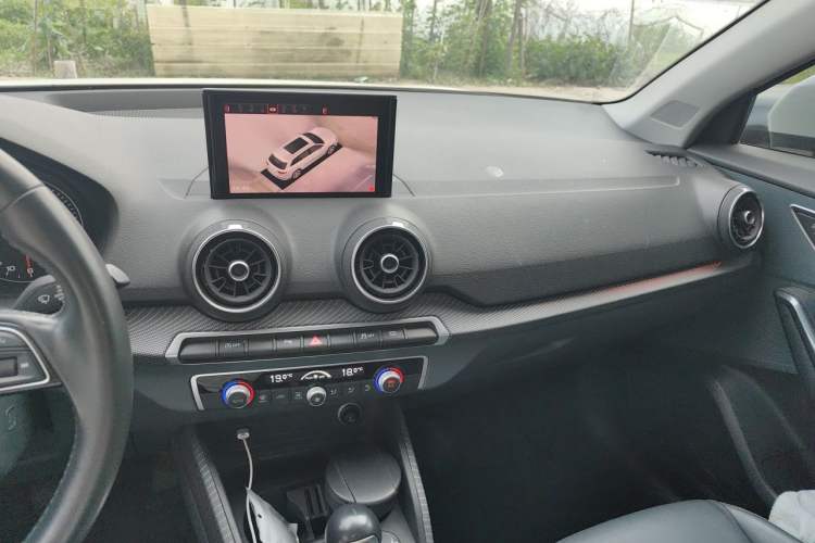 Used Audi Q2L 2020 35 TFSI Fashionable and Elegant Model Audio And AC Panel