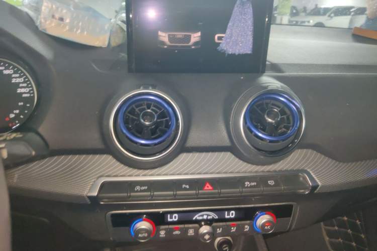 Used Audi Q2L 2020 35 TFSI Fashionable and Elegant Model Audio And AC Panel