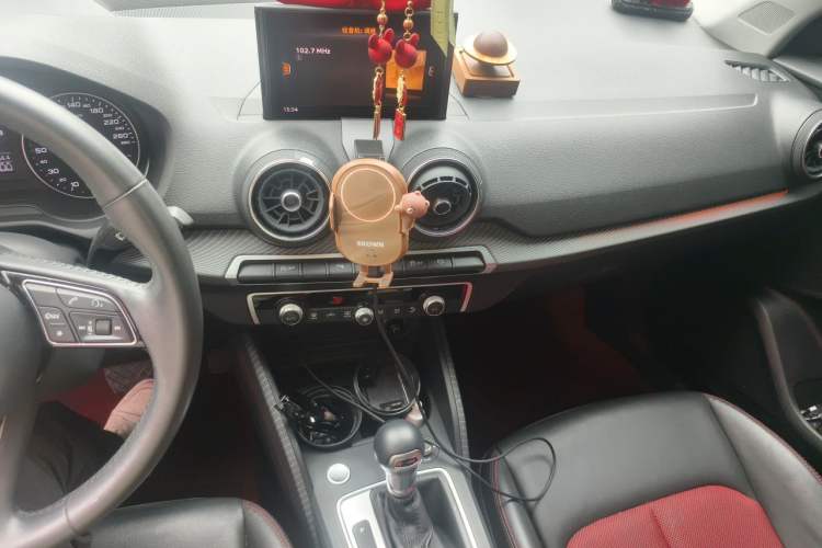 Used Audi Q2L 2020 35 TFSI Fashionable and Elegant Model Audio And AC Panel