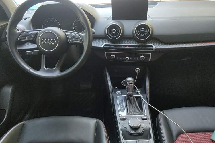 Used Audi Q2L 2020 35 TFSI Fashion Dynamic Model Center Console