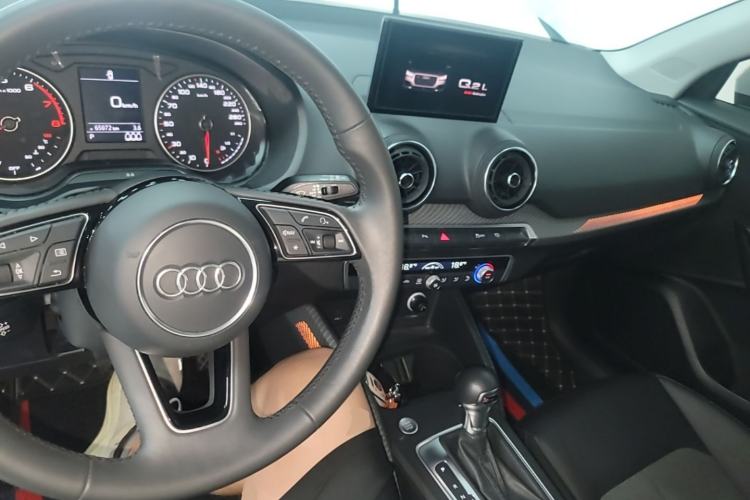 Used Audi Q2L 2020 35 TFSI Fashionable and Elegant Model Center Console