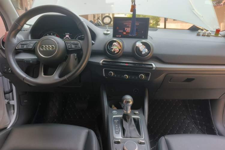 Used Audi Q2L 2020 35 TFSI Fashionable and Elegant Model Center Console
