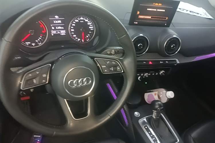 Used Audi Q2L 2020 35 TFSI Fashionable and Elegant Model Center Console