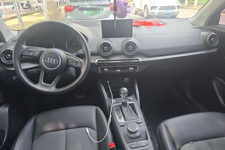 Used Audi Q2L 2020 35 TFSI Fashionable and Elegant Model Center Console