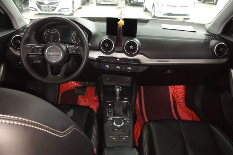 Used Audi Q2L 2020 35 TFSI Ambition Dynamic Edition Center Console