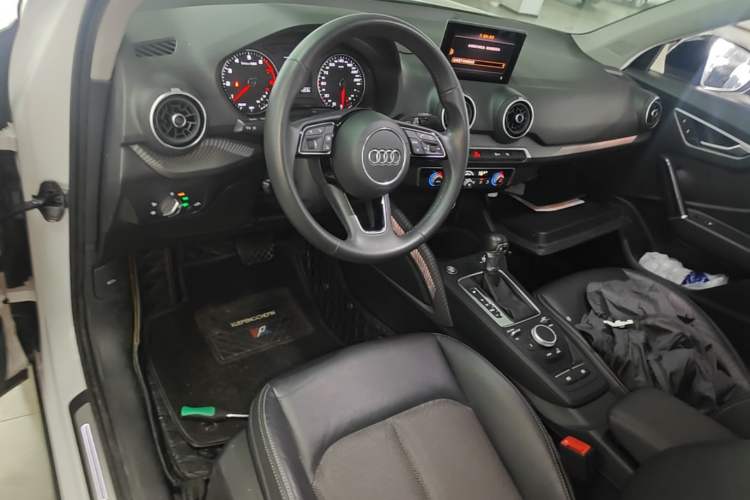 Used Audi Q2L 2020 35 TFSI Fashion Dynamic Model Center Console
