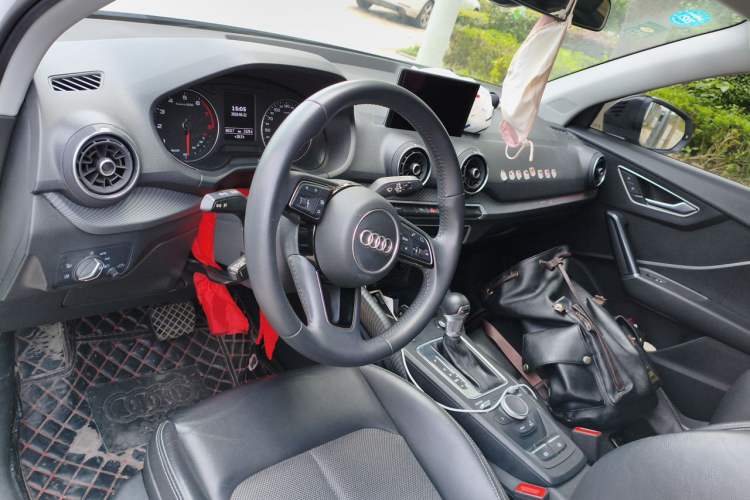 Used Audi Q2L 2020 35 TFSI Fashion Dynamic Model Center Console