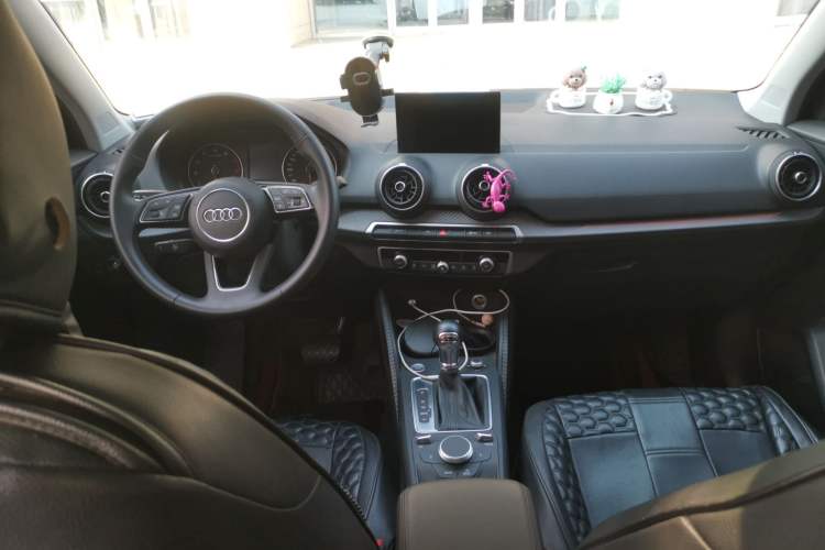 Used Audi Q2L 2020 35 TFSI Fashionable and Elegant Model Center Console