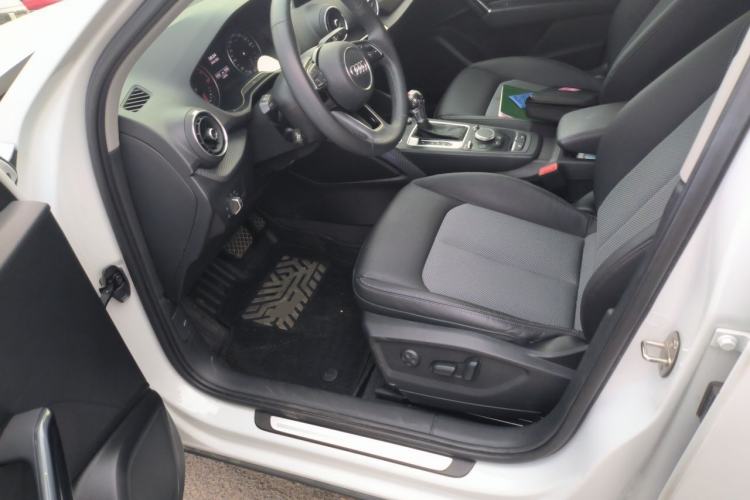 Used Audi Q2L 2020 35 TFSI Fashionable and Elegant Model Driver Seat