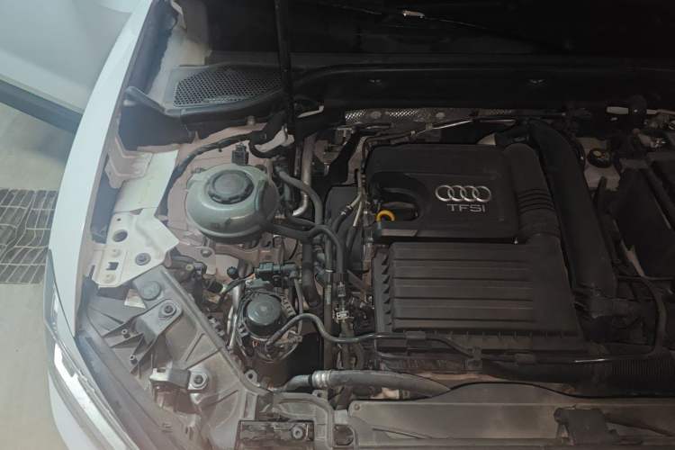 Used Audi Q2L 2020 35 TFSI Fashion Dynamic Model Engine Bay Right
