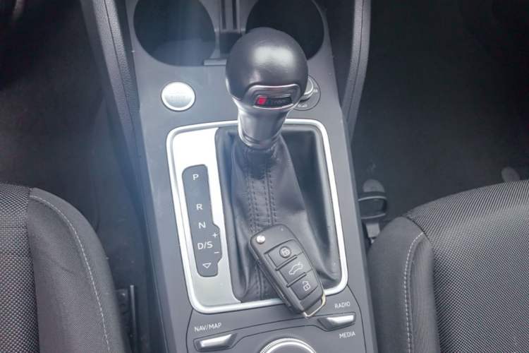 Used Audi Q2L 2020 35 TFSI Ambition Dynamic Edition Gear Lever