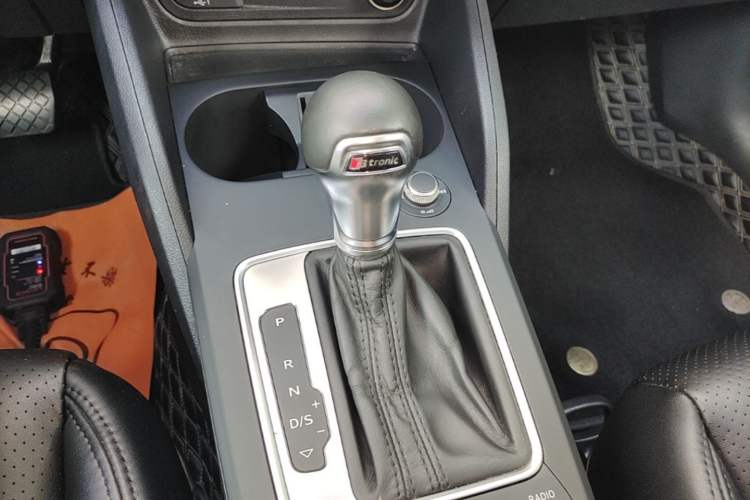 Used Audi Q2L 2020 35 TFSI Ambition Dynamic Edition Gear Lever