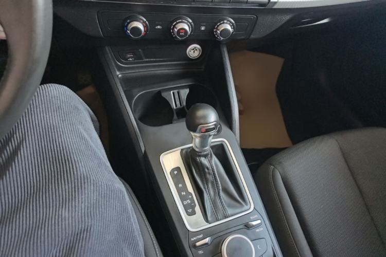 Used Audi Q2L 2020 35 TFSI Ambition Dynamic Edition Gear Lever