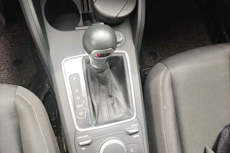 Used Audi Q2L 2020 35 TFSI Ambition Dynamic Edition Gear Lever