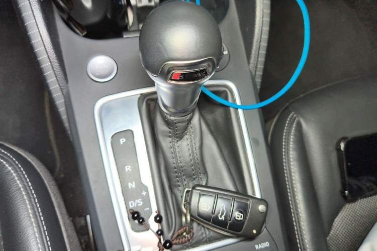 Used Audi Q2L 2020 35 TFSI Fashion Dynamic Model Gear Lever