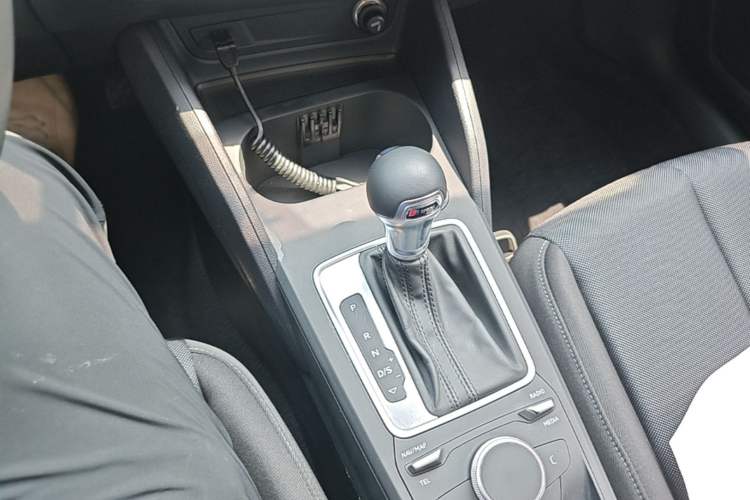Used Audi Q2L 2020 35 TFSI Ambition Dynamic Edition Gear Lever