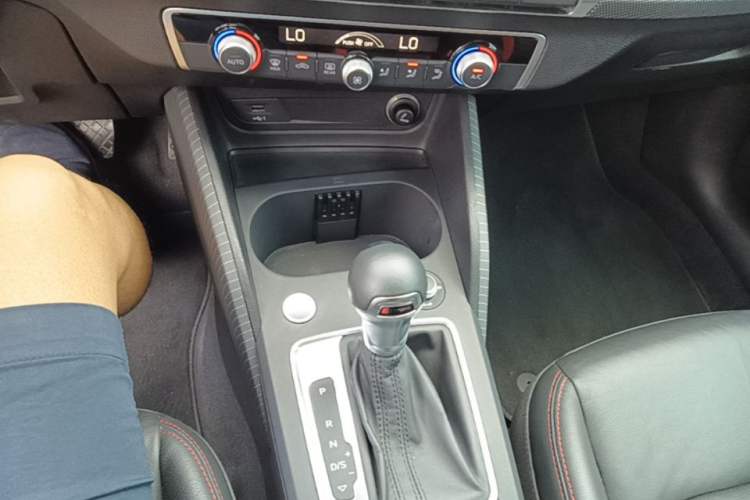 Used Audi Q2L 2020 35 TFSI Fashion Dynamic Model Gear Lever