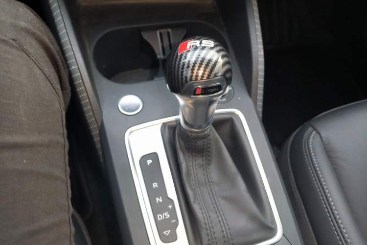 Used Audi Q2L 2020 35 TFSI Fashionable and Elegant Model Gear Lever
