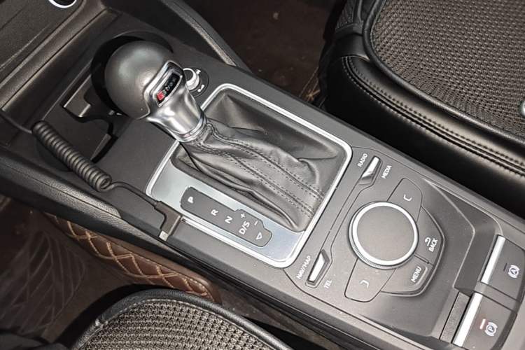 Used Audi Q2L 2020 35 TFSI Ambition Dynamic Edition Gear Lever