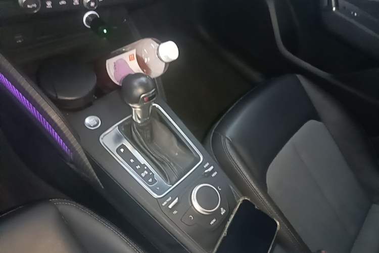 Used Audi Q2L 2020 35 TFSI Fashionable and Elegant Model Gear Lever