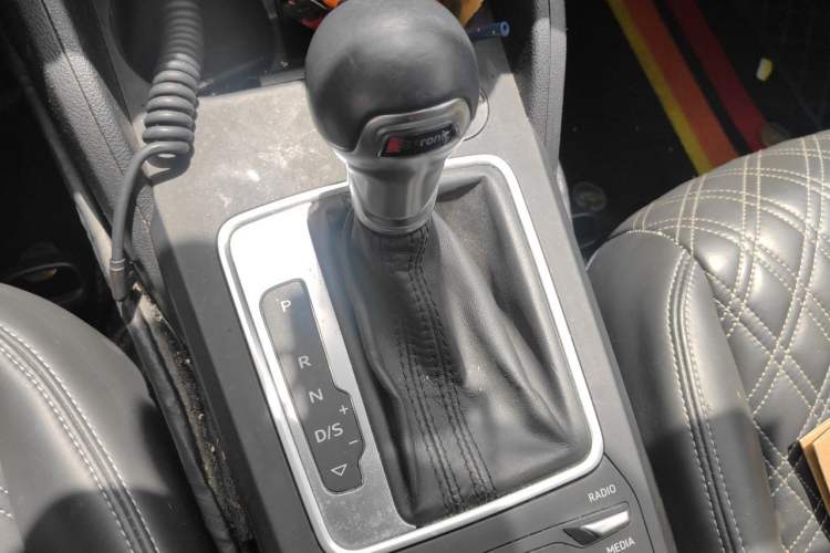 Used Audi Q2L 2020 35 TFSI Ambition Dynamic Edition Gear Lever
