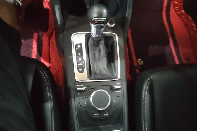 Used Audi Q2L 2020 35 TFSI Ambition Dynamic Edition Gear Lever