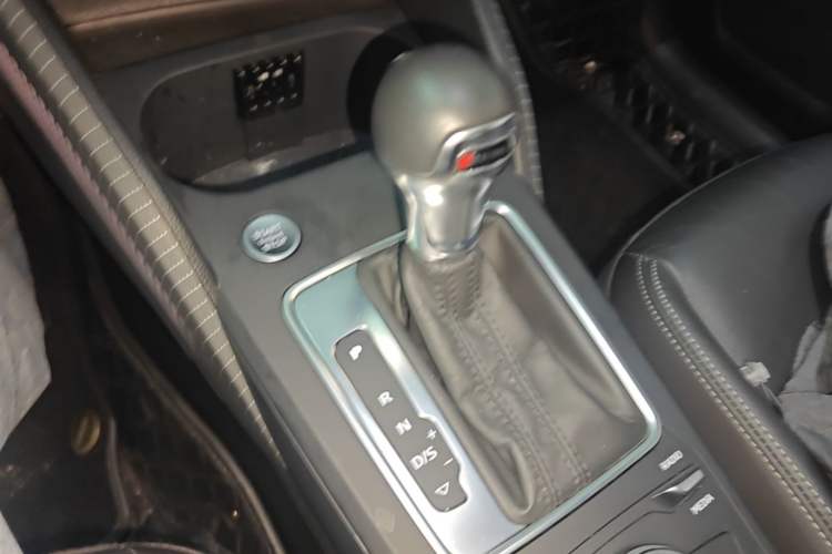 Used Audi Q2L 2020 35 TFSI Fashion Dynamic Model Gear Lever