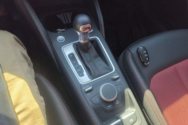 Used Audi Q2L 2020 35 TFSI Fashion Dynamic Model Gear Lever