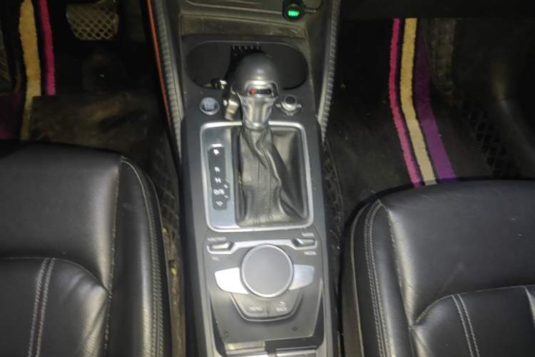 Used Audi Q2L 2020 35 TFSI Luxury Dynamic Edition Gear Lever