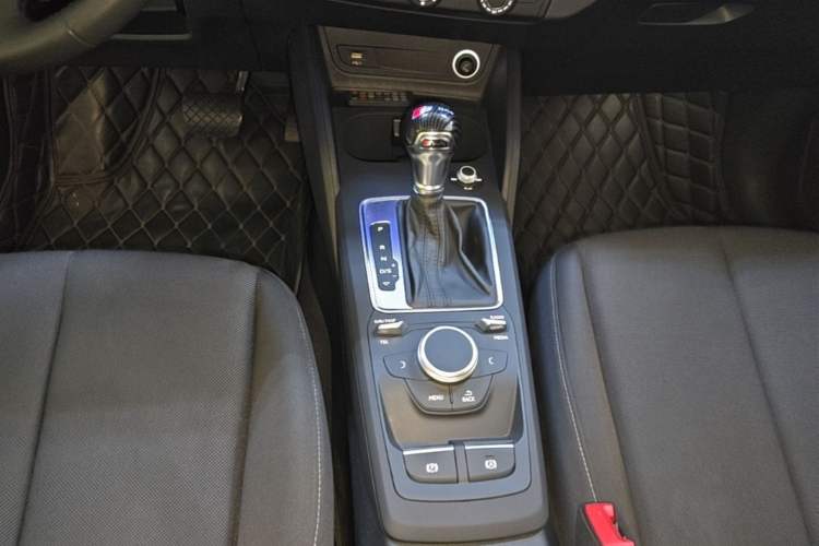 Used Audi Q2L 2020 35 TFSI Ambition Dynamic Edition Gear Lever