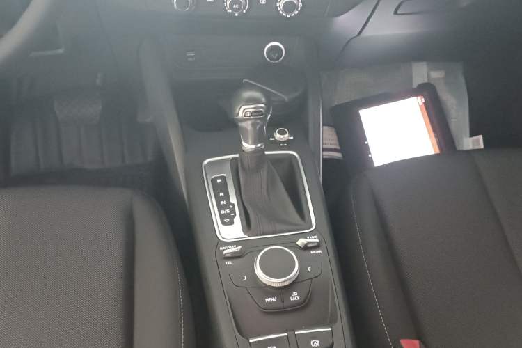 Used Audi Q2L 2020 35 TFSI Ambition Dynamic Edition Gear Lever