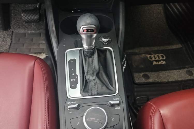 Used Audi Q2L 2020 35 TFSI Ambition Dynamic Edition Gear Lever