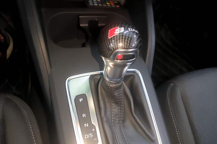Used Audi Q2L 2020 35 TFSI Ambition Dynamic Edition Gear Lever