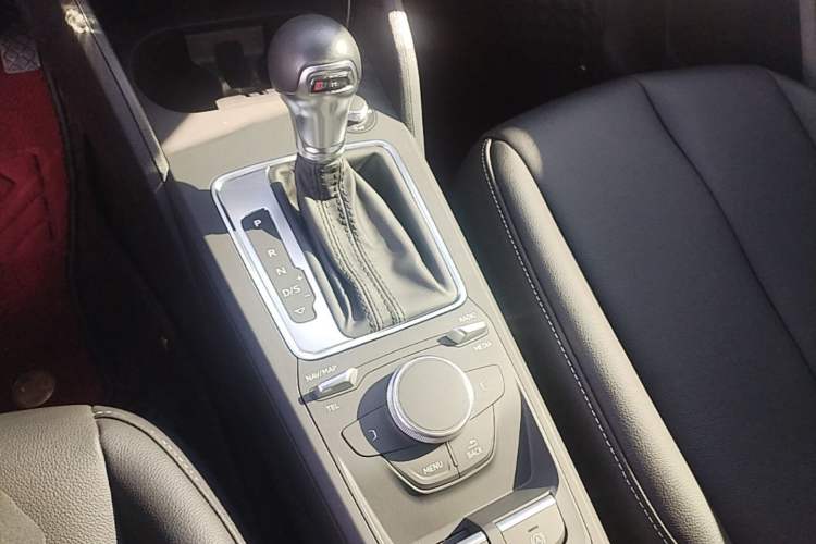 Used Audi Q2L 2020 35 TFSI Ambition Dynamic Edition Gear Lever