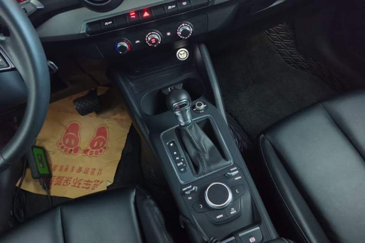 Used Audi Q2L 2020 35 TFSI Ambition Dynamic Edition Gear Lever