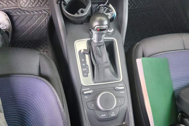 Used Audi Q2L 2020 35 TFSI Ambition Dynamic Edition Gear Lever