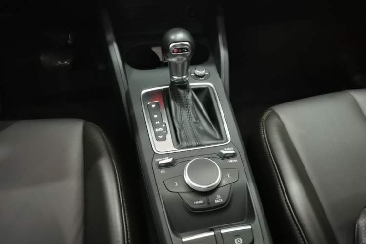 Used Audi Q2L 2020 35 TFSI Ambition Dynamic Edition Gear Lever