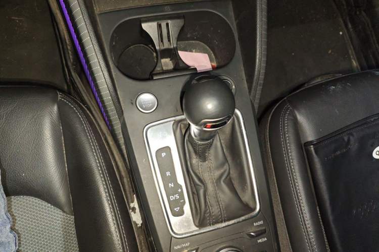Used Audi Q2L 2020 35 TFSI Fashionable and Elegant Model Gear Lever