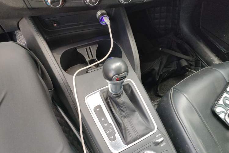 Used Audi Q2L 2020 35 TFSI Ambition Dynamic Edition Gear Lever