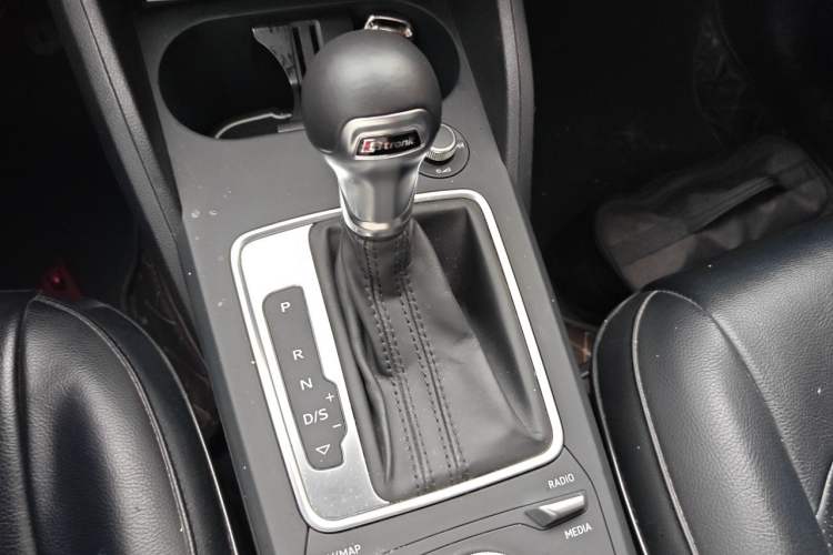 Used Audi Q2L 2020 35 TFSI Ambition Dynamic Edition Gear Lever
