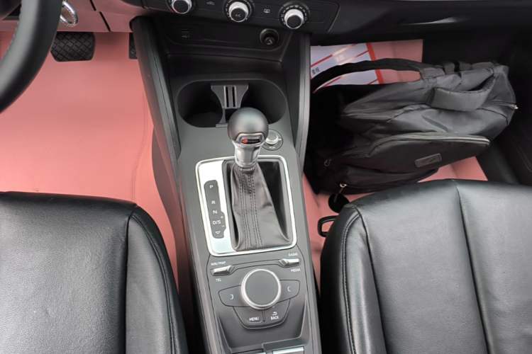 Used Audi Q2L 2020 35 TFSI Ambition Dynamic Edition Gear Lever